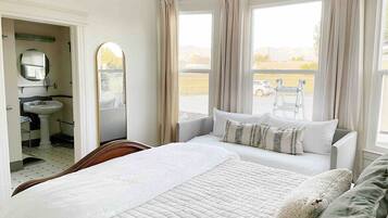 2 bedrooms, iron/ironing board, travel crib, free WiFi