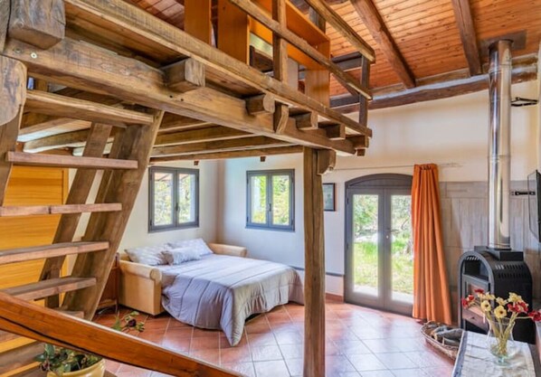 6 habitaciones, tabla de planchar con plancha, cuna de viaje y wifi 