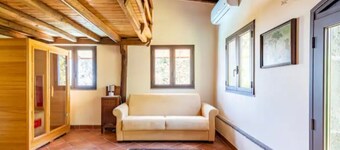 Benvenuti a Villa Gorna, un'oasi immersa nel verde tra l'Etna e il mare.