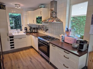 Fridge, microwave, oven, dishwasher - Beautiful recently renovated holiday home for 9 people (Sint Maarten)