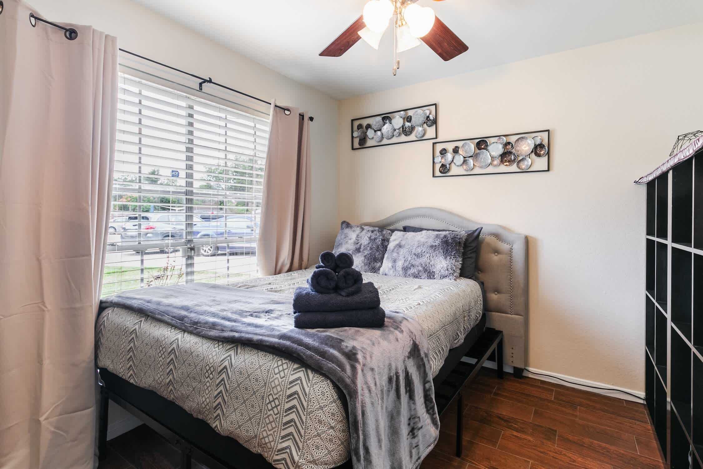 3 makuuhuonetta, silitysrauta/-lauta, ilmainen Wi-Fi, vuodevaatteet