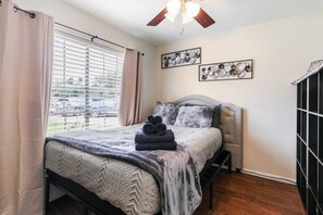 3 bedrooms, iron/ironing board, free WiFi, bed sheets