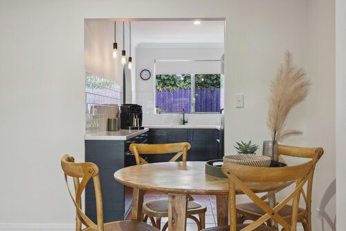 2BR Modern Haven in Inglewood