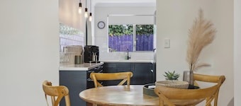 2BR Modern Haven in Inglewood