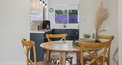 2BR Modern Haven in Inglewood