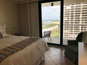 2 bedrooms, iron/ironing board, WiFi, bed sheets - Marco Island Paradise Retreat Condo on the Beach 14th Floor (Marco Island)