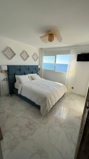 3 bedrooms, desk, iron/ironing board, free WiFi - Upscale 3 bedroom front line sea with sunset view (Sant Josep de sa Talaia)