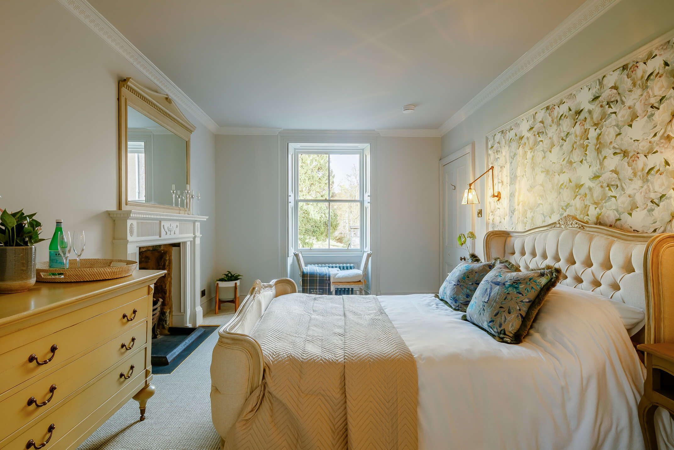 7 bedrooms, desk, iron/ironing board, travel crib