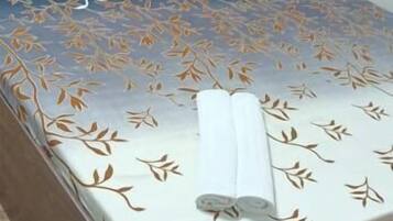 Deluxe Double Room | Iron/ironing board, free WiFi