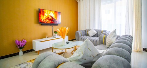 Lux Suites Spring Garden Apartments