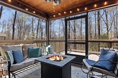Dogs-Fence-13 Min Dwntn-Hot Tub-FirePit-Game Room