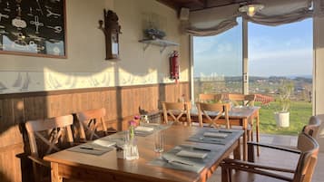 Dagelijks ontbijtbuffet (EUR 18 per persoon)