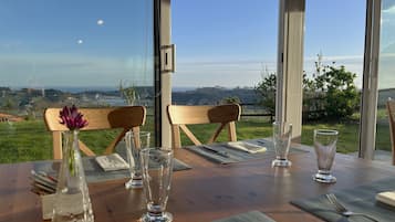 Dagelijks ontbijtbuffet (EUR 18 per persoon)