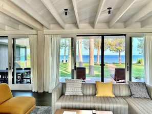 TV - Clay Banks Lakehouse · Door County Lake House 50 min from Lambeau Field (Algoma)