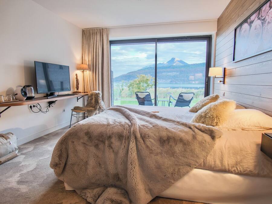 Doppelzimmer, Seeblick | Zimmersafe, Verdunkelungsvorhänge, schallisolierte Zimmer