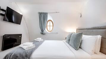 2 bedrooms, iron/ironing board, travel cot, free WiFi