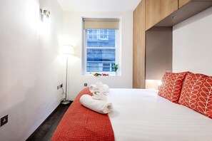 Iron/ironing board, travel crib, free WiFi, bed sheets - Central Flat in Covent Garden (Greater London)