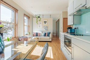 Kühlschrank, Mikrowelle, Geschirrspüler