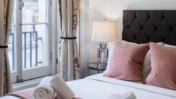 3 dormitoris, planxa i posts de planxar i un bressol de viatge