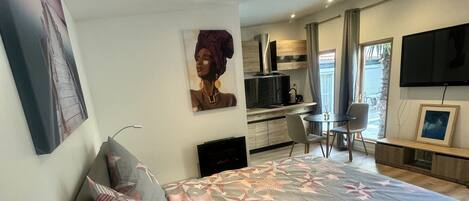 1 slaapkamer, een strijkplank/strijkijzer, gratis wifi, beddengoed