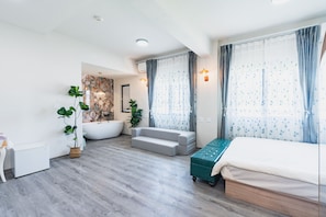 Individually decorated, individually furnished, desk, free WiFi - Seabreaze Garden (Saipan)