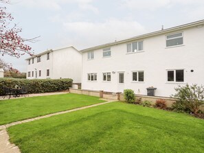 Exterior - Llwyn Eithin (Holyhead)