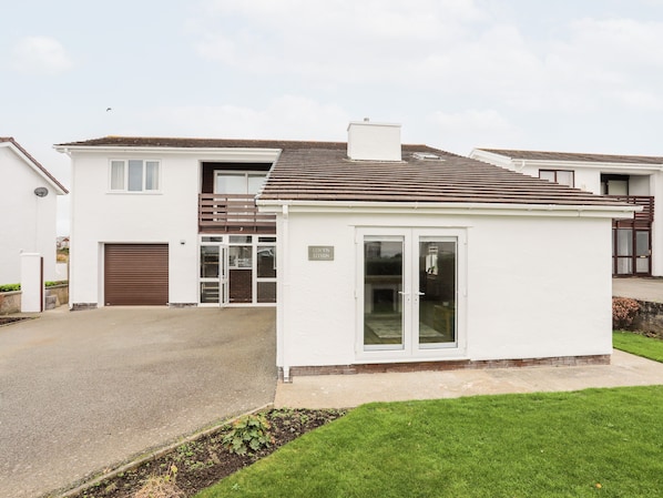 Exterior - Llwyn Eithin (Holyhead)