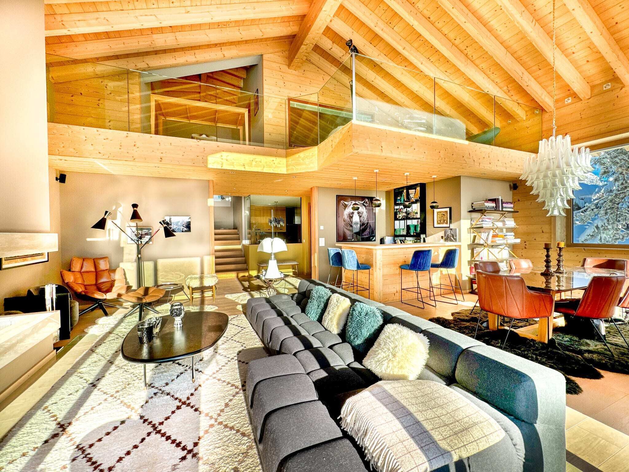 Télévision, cheminée, espaces bureaux