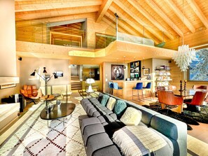 TV, peis og kontorer