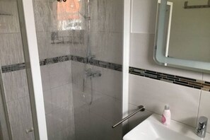 Bidet, Handtücher, Toilettenpapier
