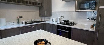Impeccable 1 Bed Apartment in Wolverhampton
