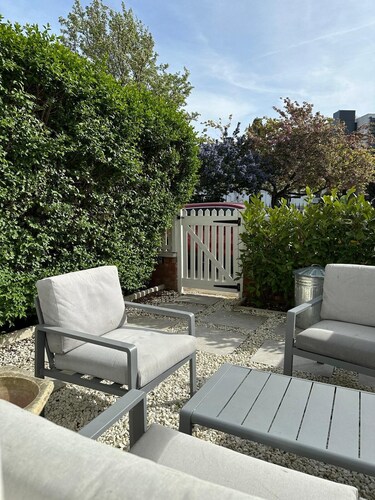 Stylish 2 Bedroom, 2 Bathroom Terraced Townhouse & Garden