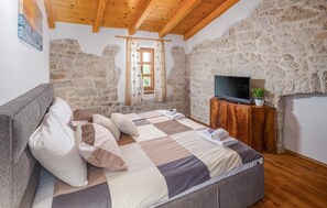 3 chambres, fer et planche à repasser, lit parapluie, Wi-Fi gratuit