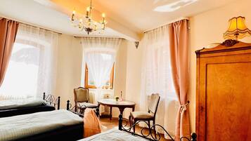 2 bedrooms, desk, iron/ironing board, WiFi