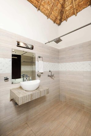 Dusj, toalettartikler (inkludert), håndklær og såpe