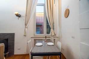 Dining - 1 Bedroom Apartment in Modena (Modena)