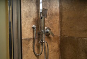 Shower, free toiletries, hair dryer, slippers - Napoleon Suite - Modena Center (Modena)