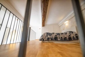 1 quarto, escrivaninha, Wi-Fi, roupa de cama