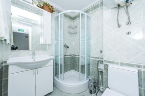 Hair dryer, towels, soap, shampoo - Kate`s place with balcony and amazing sea view for 3 persons (Dubrovnik)
