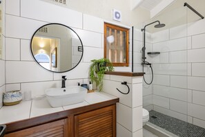 Classic Villa | Bathroom | Separate bathtub and shower - San Lameer Villa 2020 (Southbroom)