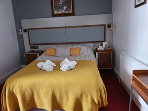 Basic-Doppelzimmer, 6 Schlafzimmer | Hochwertige Bettwaren, Betten mit Memory-Foam-Matratzen
