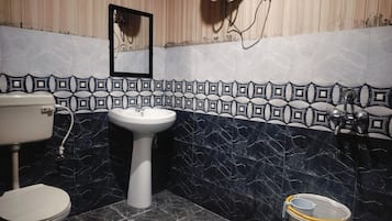 Standard Room | Bathroom | Shower, designer toiletries, slippers, bidet