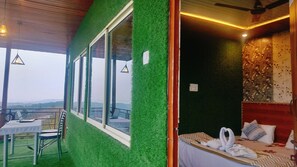 Kamar Deluks | 1 kamar tidur, seprai premium, brankas, dan meja kerja