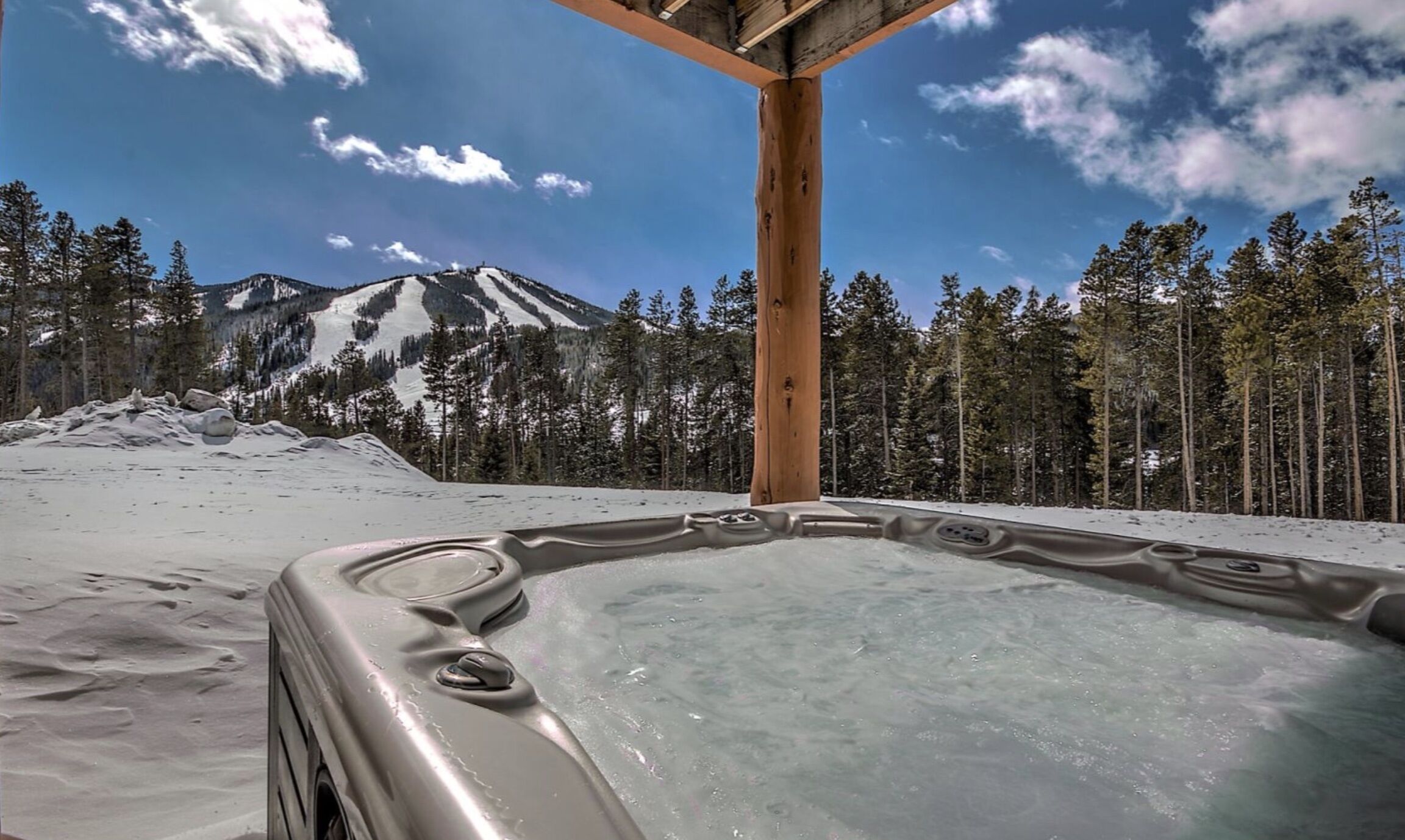 Townhome, 3 Bedrooms | Outdoor spa tub