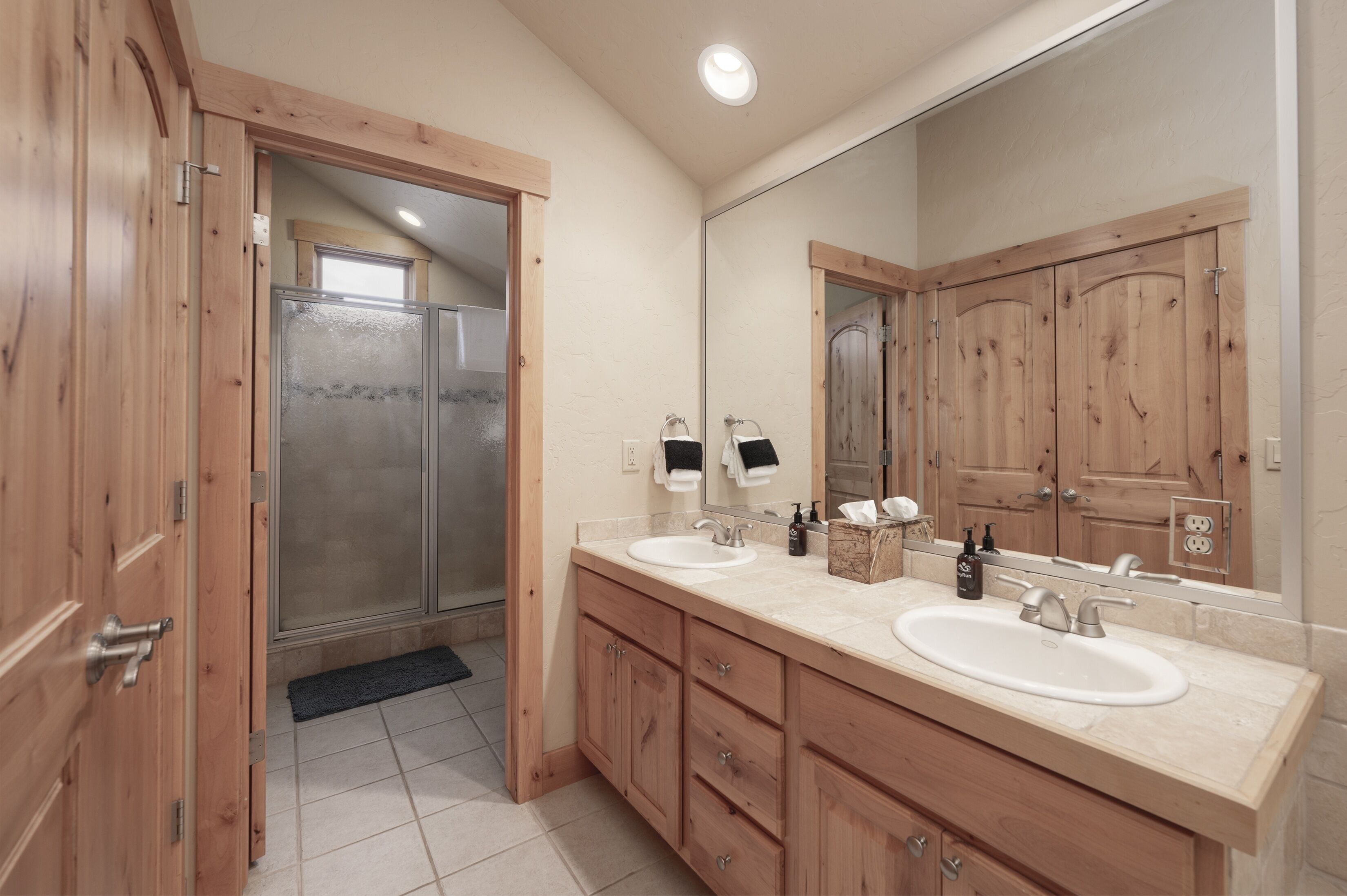 Townhome, 3 Bedrooms | Bathroom | Towels, shampoo