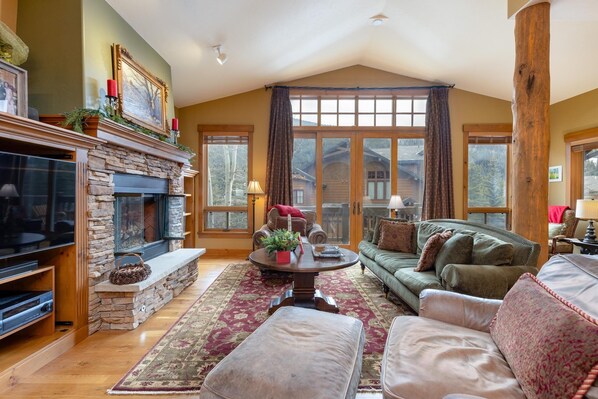 Townhome, 4 Bedrooms | Living area | Smart TV - 45 Thackwell Lane 4 Bedroom Townhouse by RedAwning (Keystone)