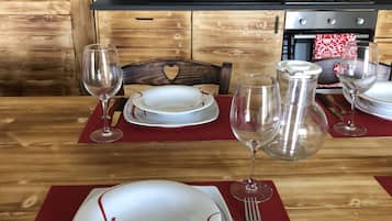 Réfrigérateur, four, plaque de cuisson, lave-vaisselle