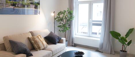 Appartamento Premium, 1 camera da letto, non fumatori, vista città | Area soggiorno | Smart TV 42 pollici con canali digitali, servizi in streaming