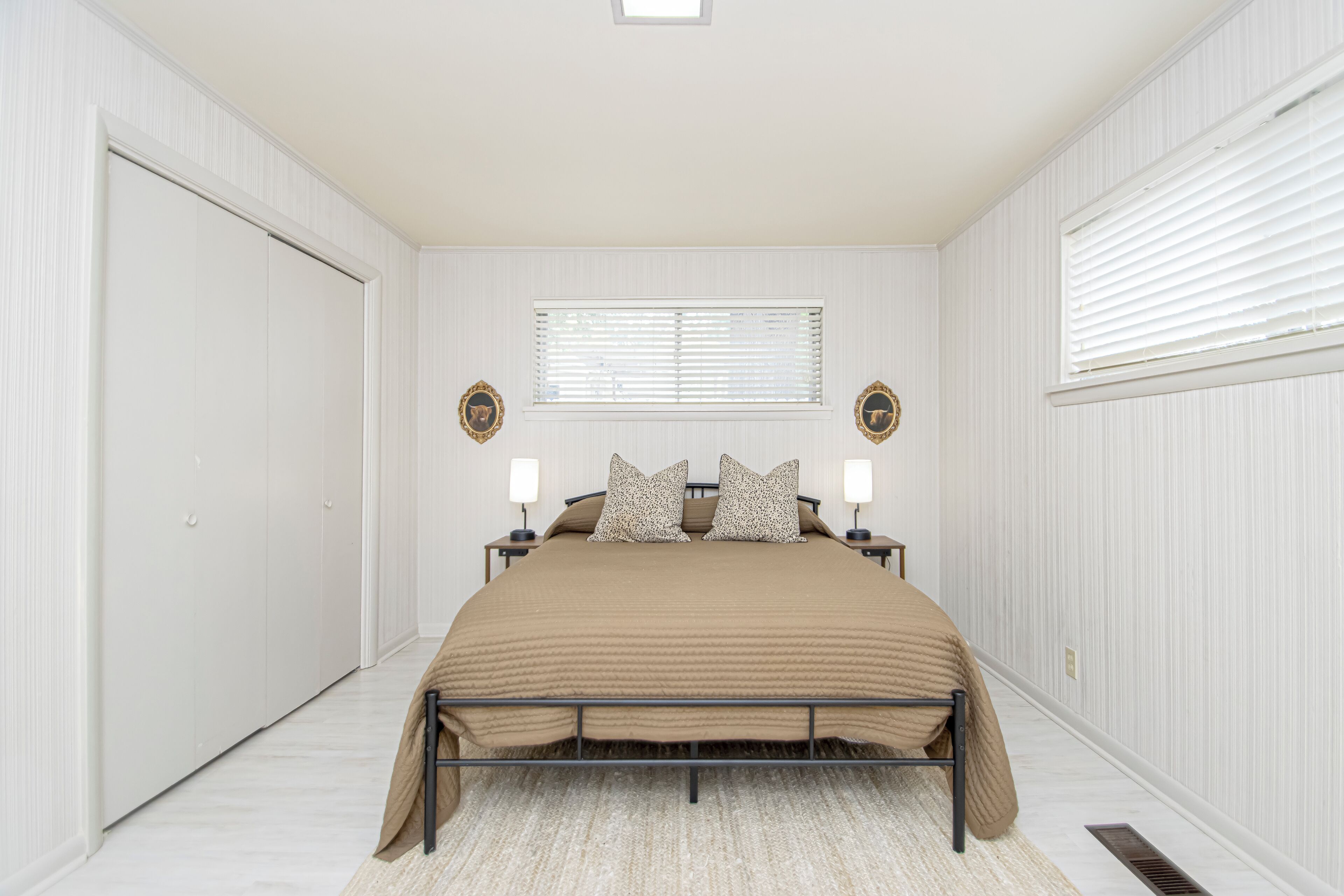 3 habitaciones, tabla de planchar con plancha, cuna de viaje y wifi 