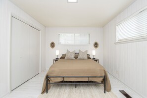 3 makuuhuonetta, silitysrauta/-lauta, vauvan matkasänky, Wi-Fi